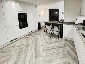 Kitchen breakfast room- click for photo gallery